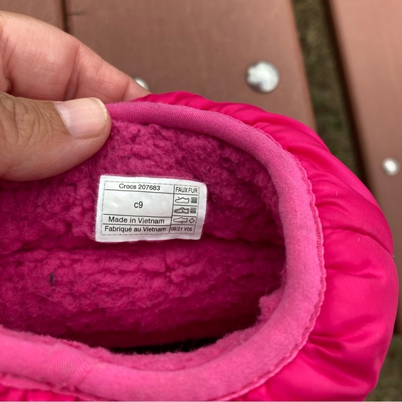 Kids Cros Fuzzy Insulated Pink Winter Boots - Picture 6 of 6